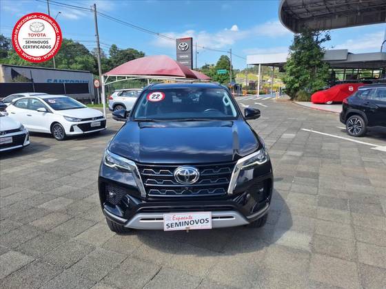 TOYOTA HILUX SW4 2.8 D-4D TURBO DIESEL SRX 7L 4X4 AUTOMÁTICO